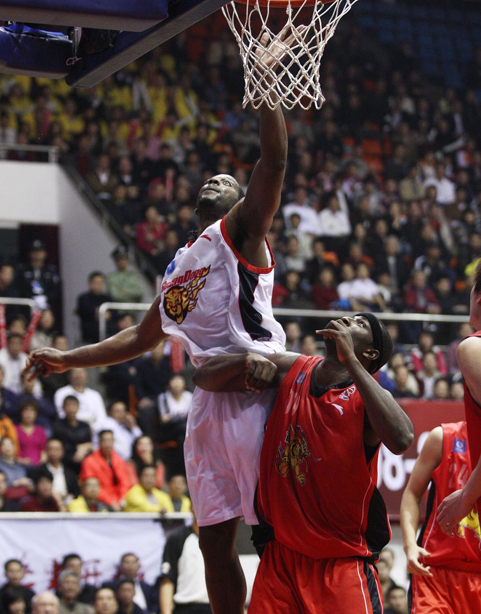 凯尔特人逆转浙江队，哈登点燃赛场