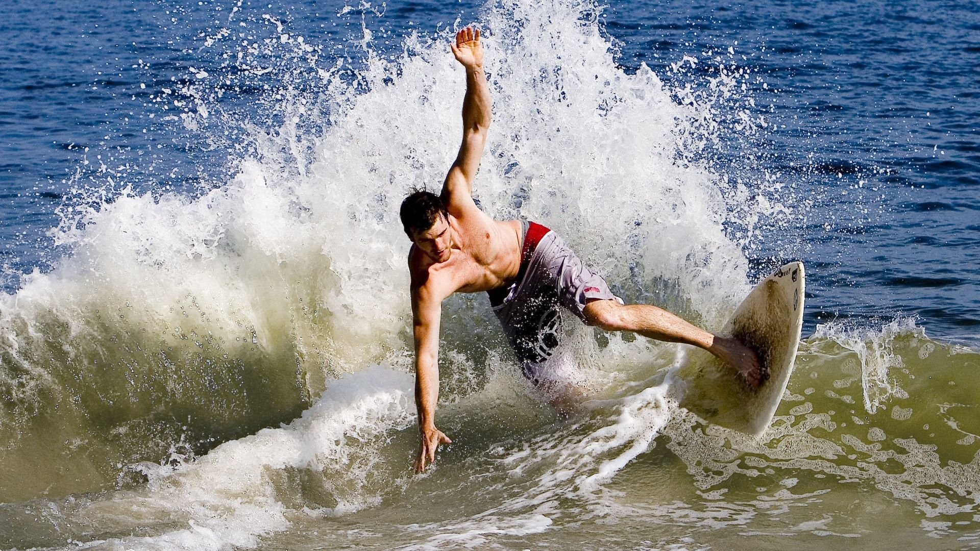 辽宁队对阵勇士，杰伦格林关键进球定乾坤，改写篮球历史的一夜