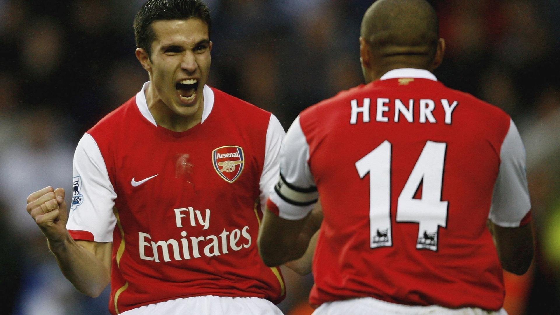 欧冠决赛焦点战，黄蜂全面压制火箭，战术革命颠覆绿茵传统