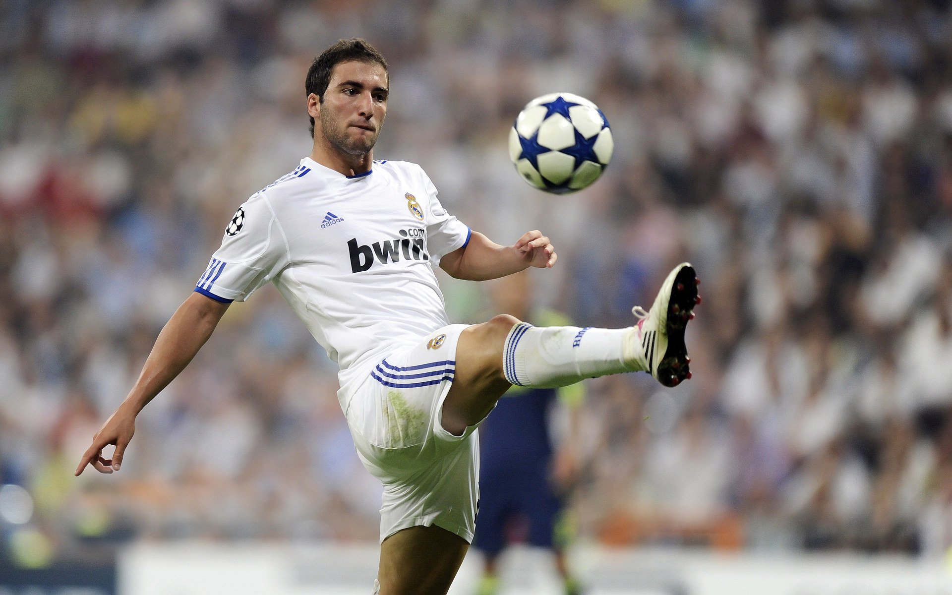 西甲国家德比焦点战，哥伦比亚加时取胜皇马，足球版图正在重绘