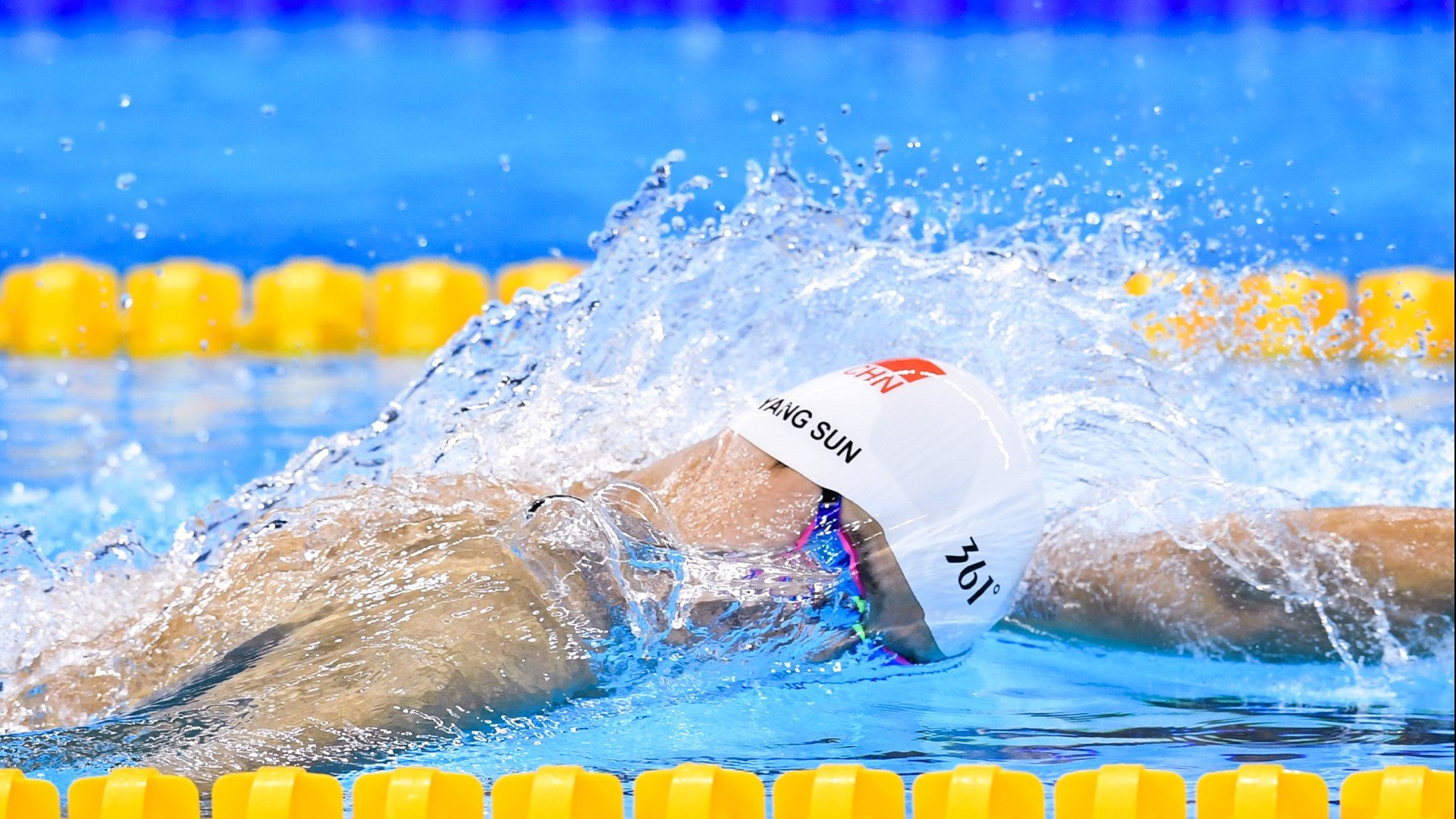 绿茵场与赛道间的接管者，当阿尔瓦雷斯在F1揭幕战复刻阿根廷足球的强势基因